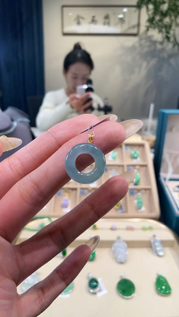 【闪购商品】翡翠吊坠(不含链)18K金镶嵌甜甜圈