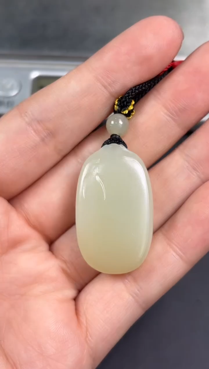 【闪购商品】和田玉吊坠(赠链)未镶嵌且末微色差迪克兰吊坠