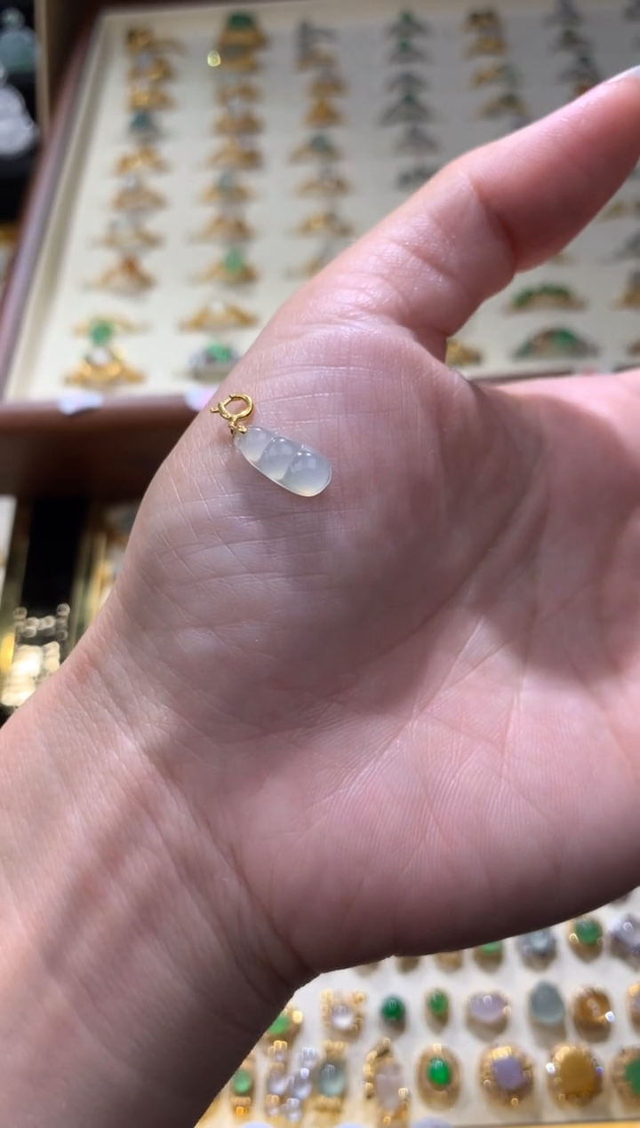 颈饰18K金镶嵌翡翠翡翠