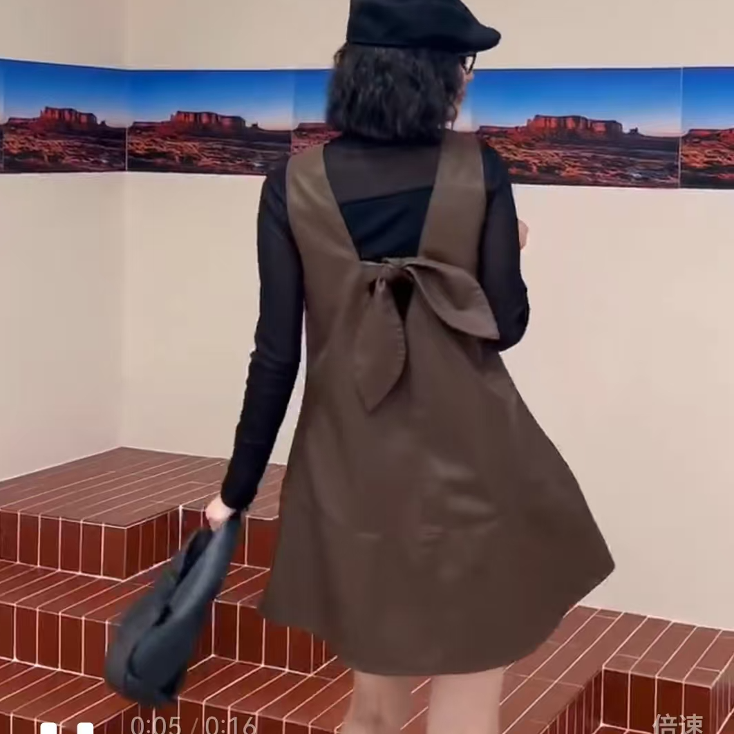 2025街头风薄款中长款女V领拉链马夹两件套国潮风气质女士洋气款，