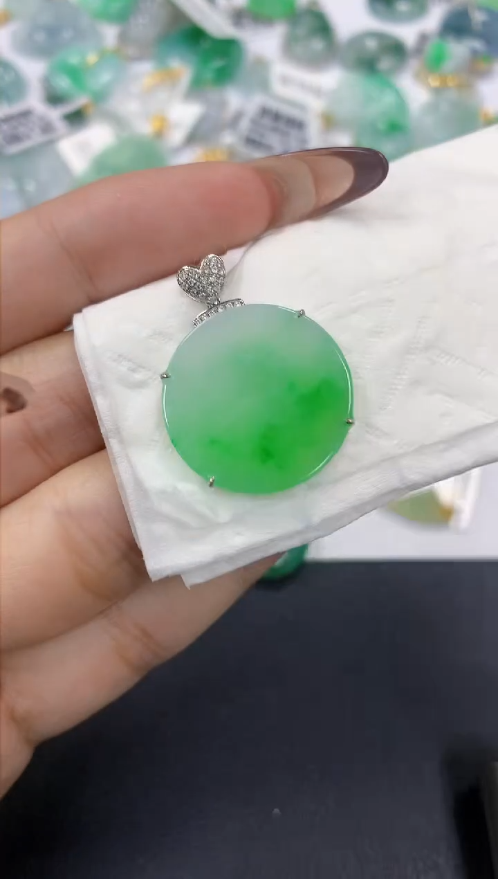 颈饰18K金镶嵌翡翠a货假一赔三支持复检百元上9元证书费自理