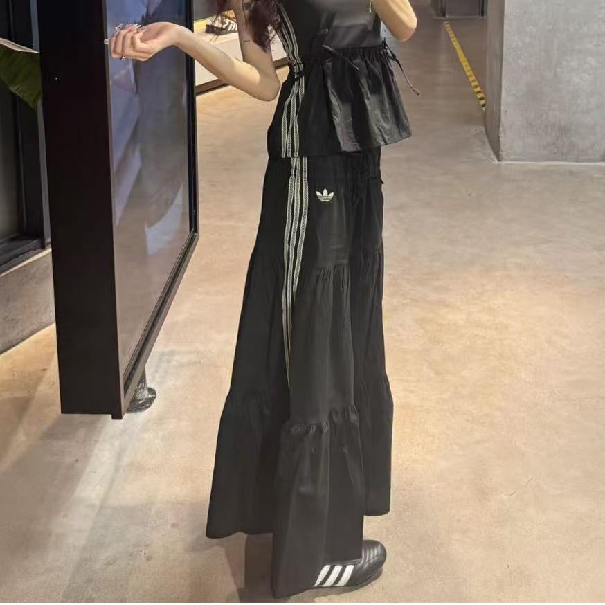 adidas/阿迪达斯新款三叶草女款时尚休闲A版时尚气质半身裙KC0767