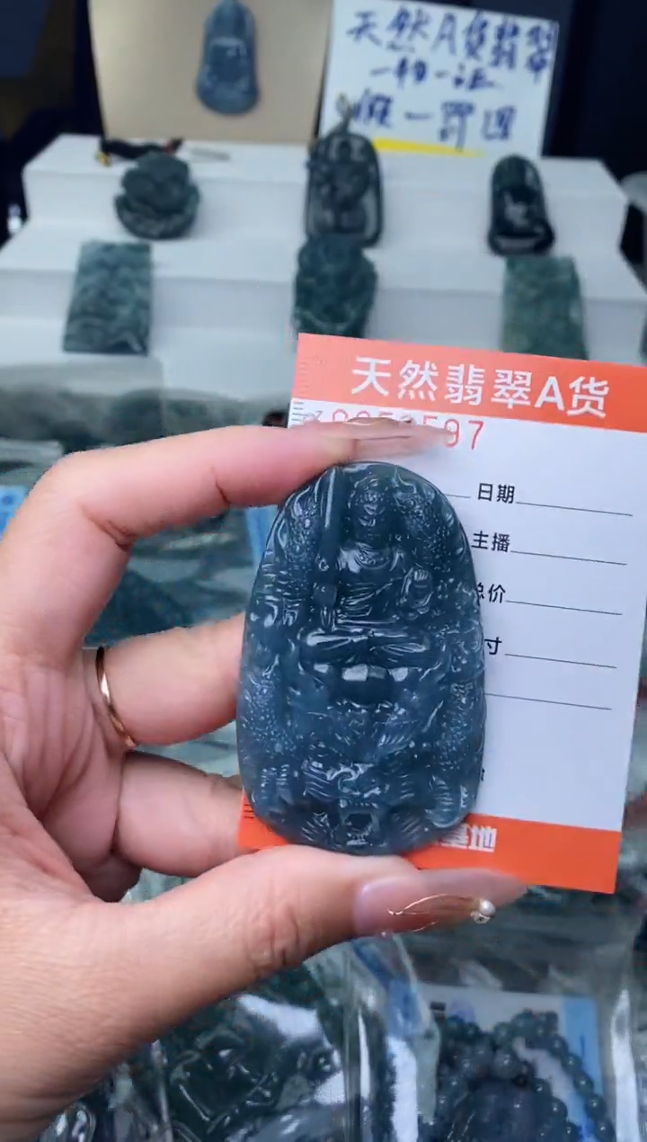 【闪购商品】翡翠颈饰未镶嵌········