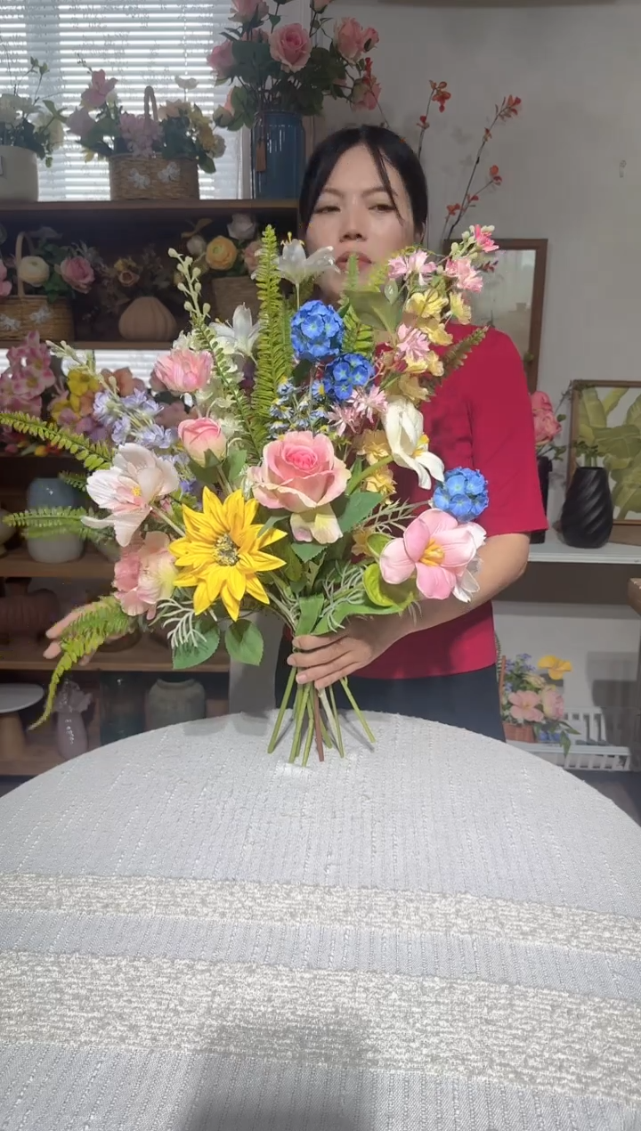 41  混搭色系手感向日葵郁金香玫瑰混搭花束，清仓尾货福利