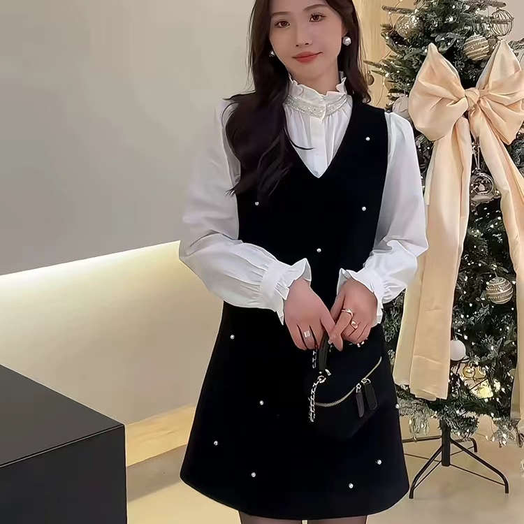 qq秋季冬季连帽连衣裙拼接春季气质法式时尚收腰显瘦针织轻奢