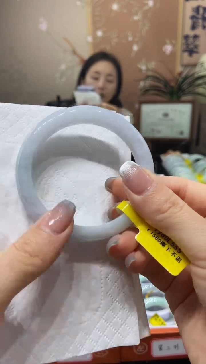 【闪购商品】翡翠手镯未镶嵌55.5圈口