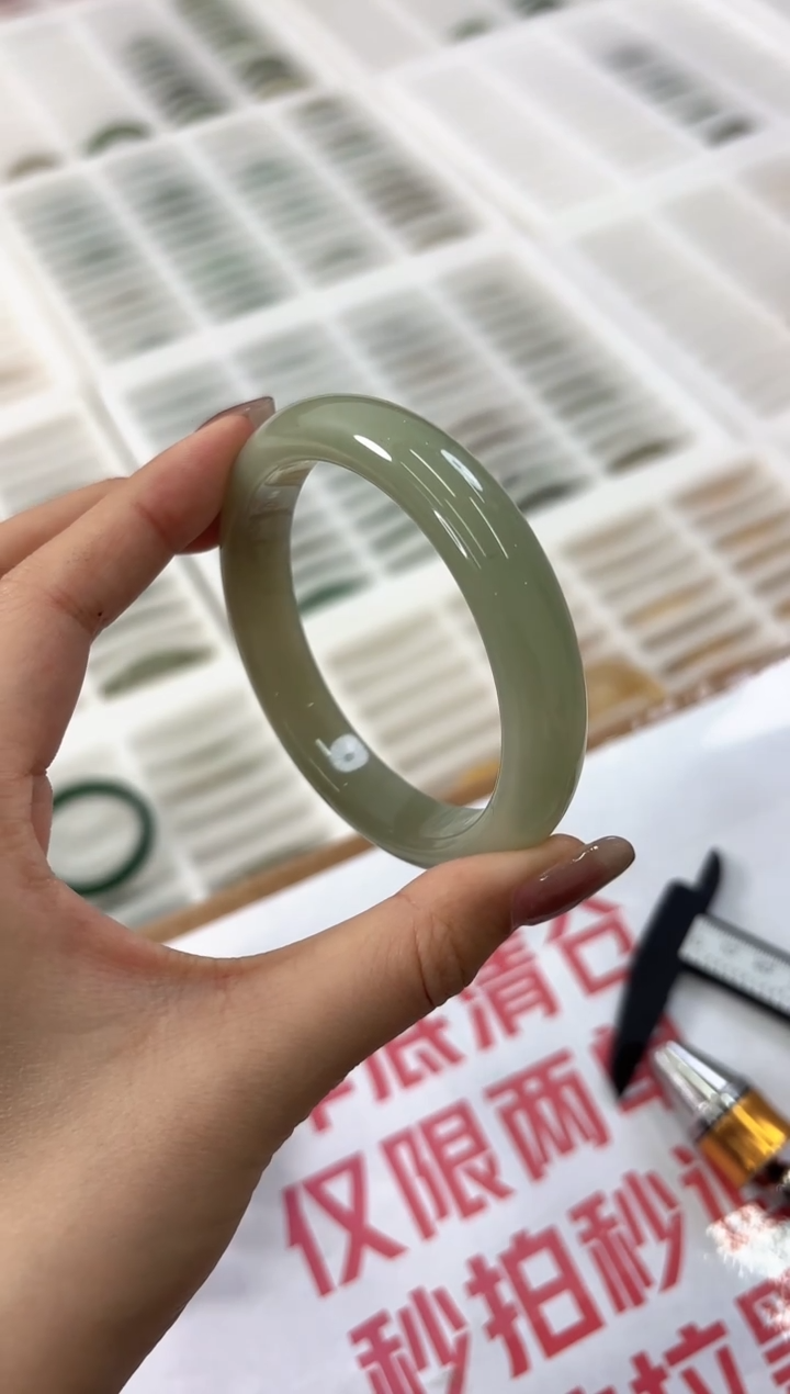 未镶嵌手镯石英质玉63-60D