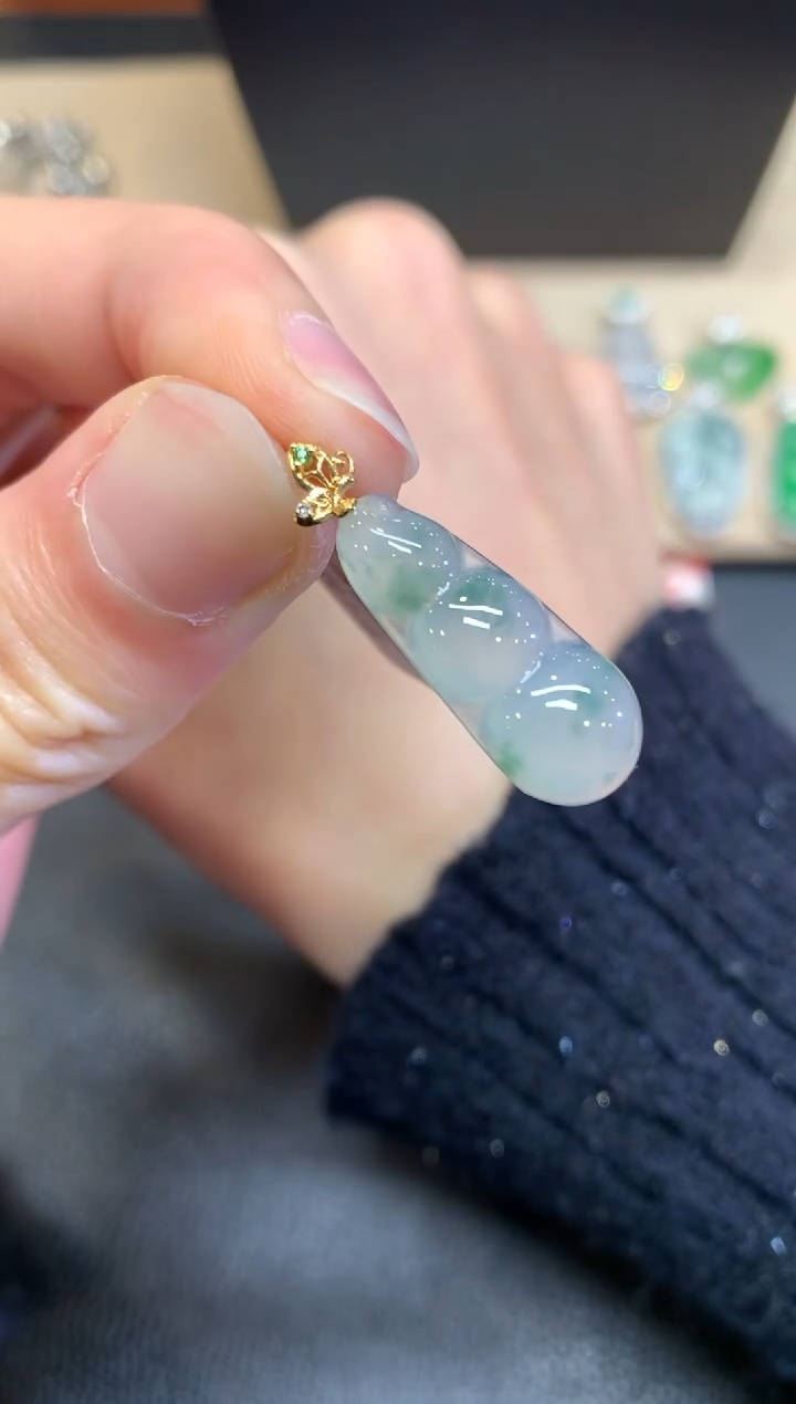 【闪购商品】翡翠颈饰18K金镶嵌福豆【无服务费】