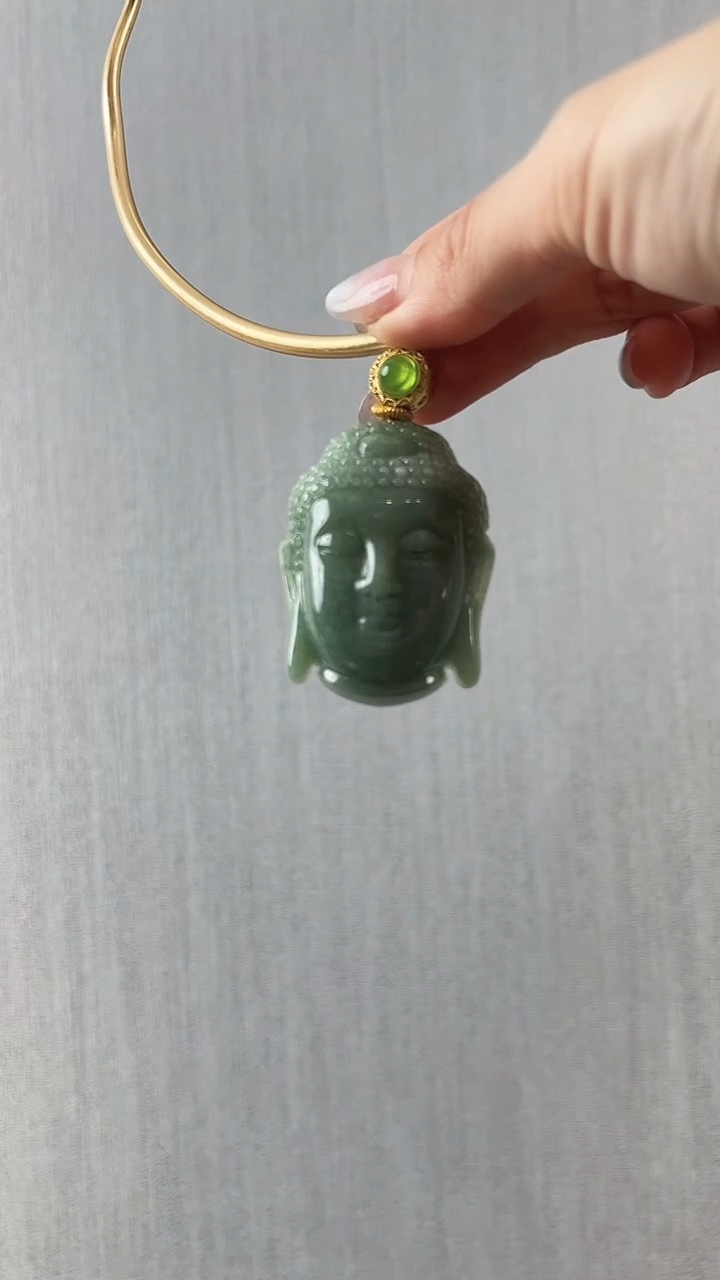 翡翠未镶嵌颈饰佛头