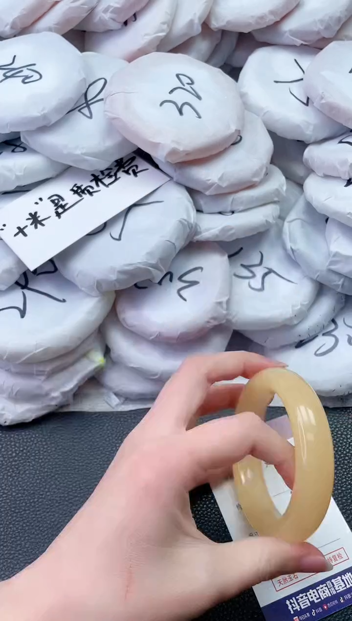 【闪购商品】石英质玉手镯未镶嵌X638