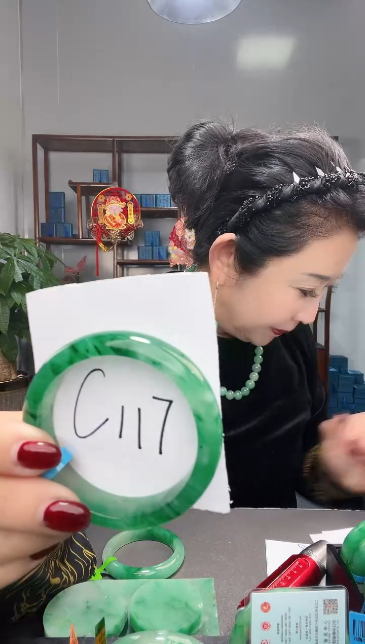 【闪购商品】石英质玉手镯未镶嵌非洲翠