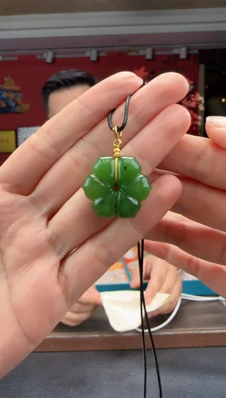 颈饰未镶嵌和田玉碧玉花吊坠