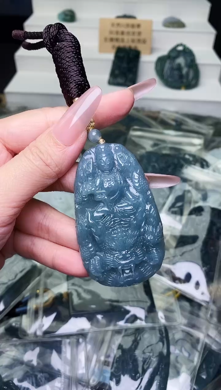 颈饰未镶嵌翡翠 