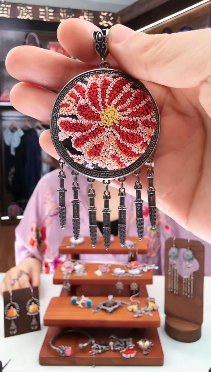 【闪购商品】织绣96蚩梦苗族古绣