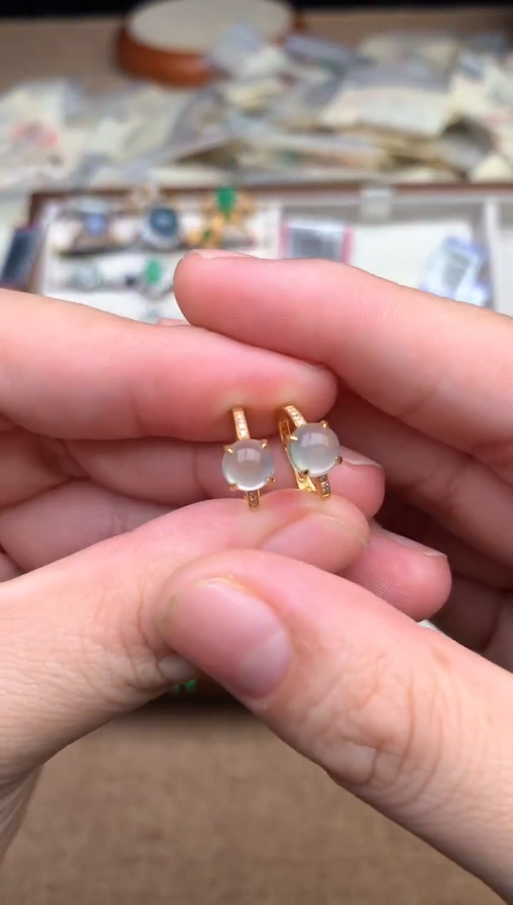 18K金镶嵌挂件翡翠1