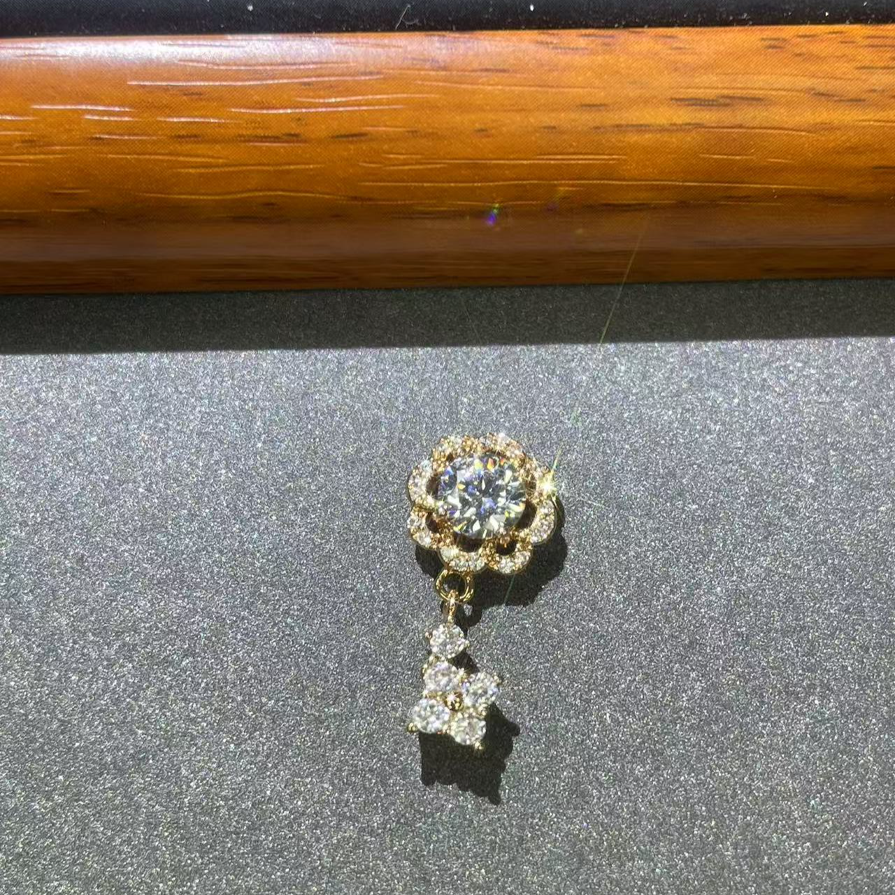 s6931玫托满镶花花吊坠多样性发货