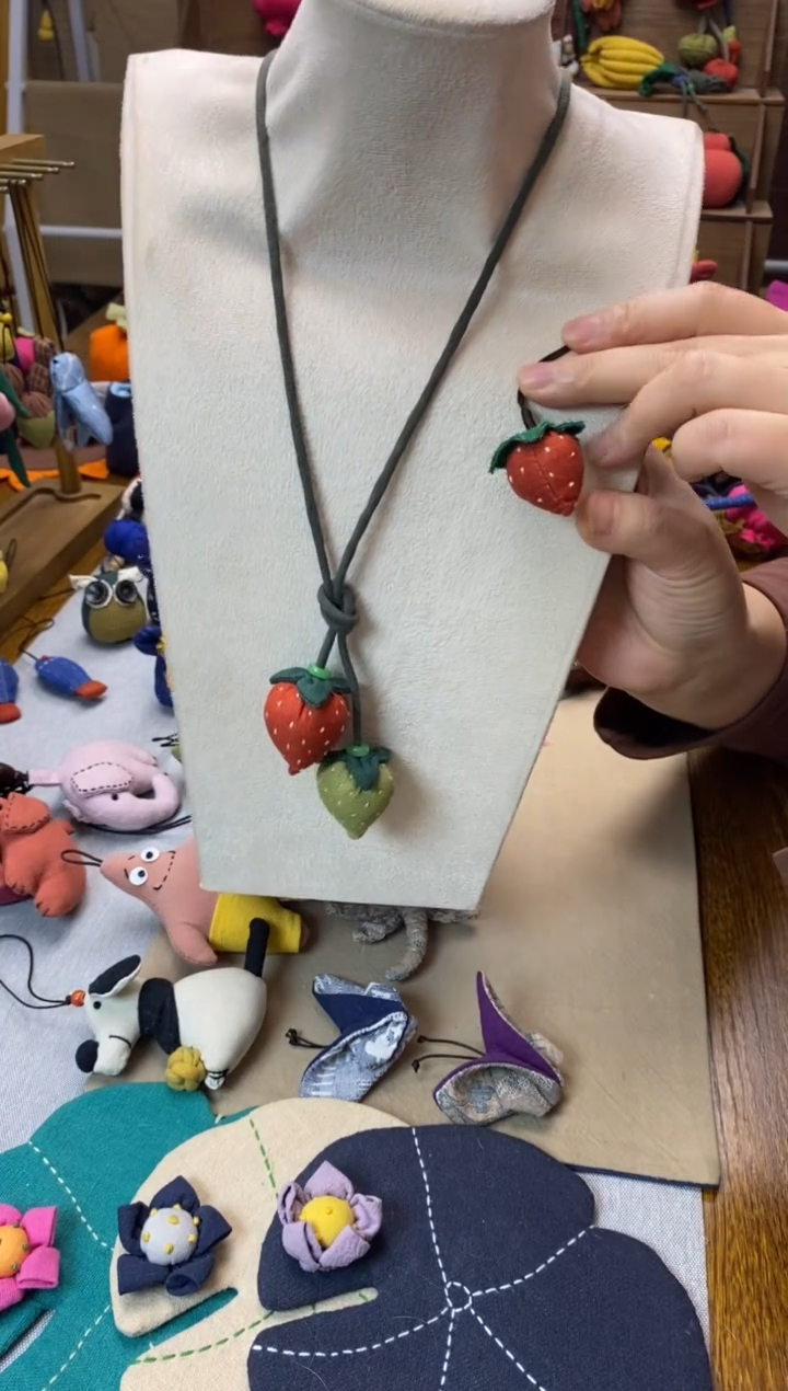 布艺草莓项链 +草莓手机挂
