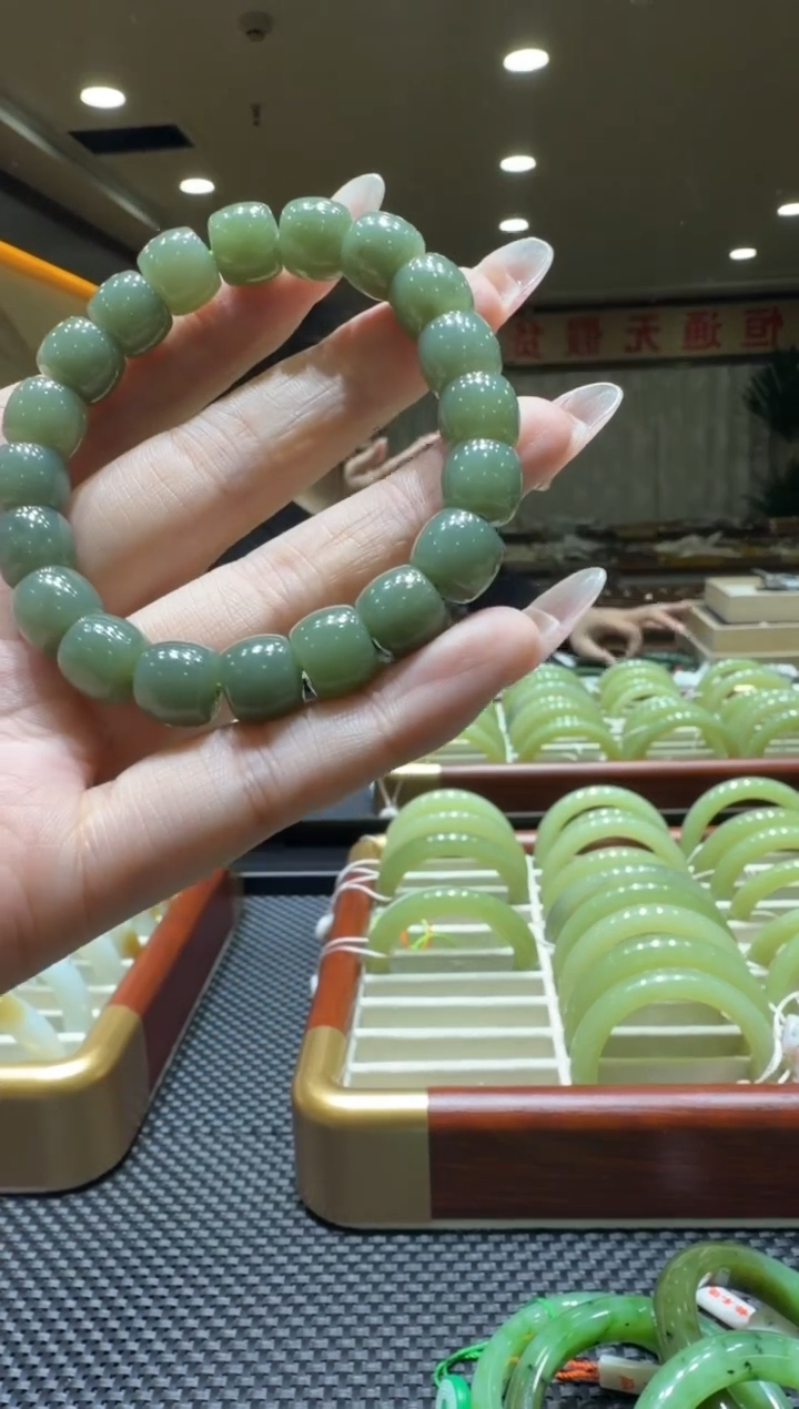 颈饰未镶嵌和田玉手串