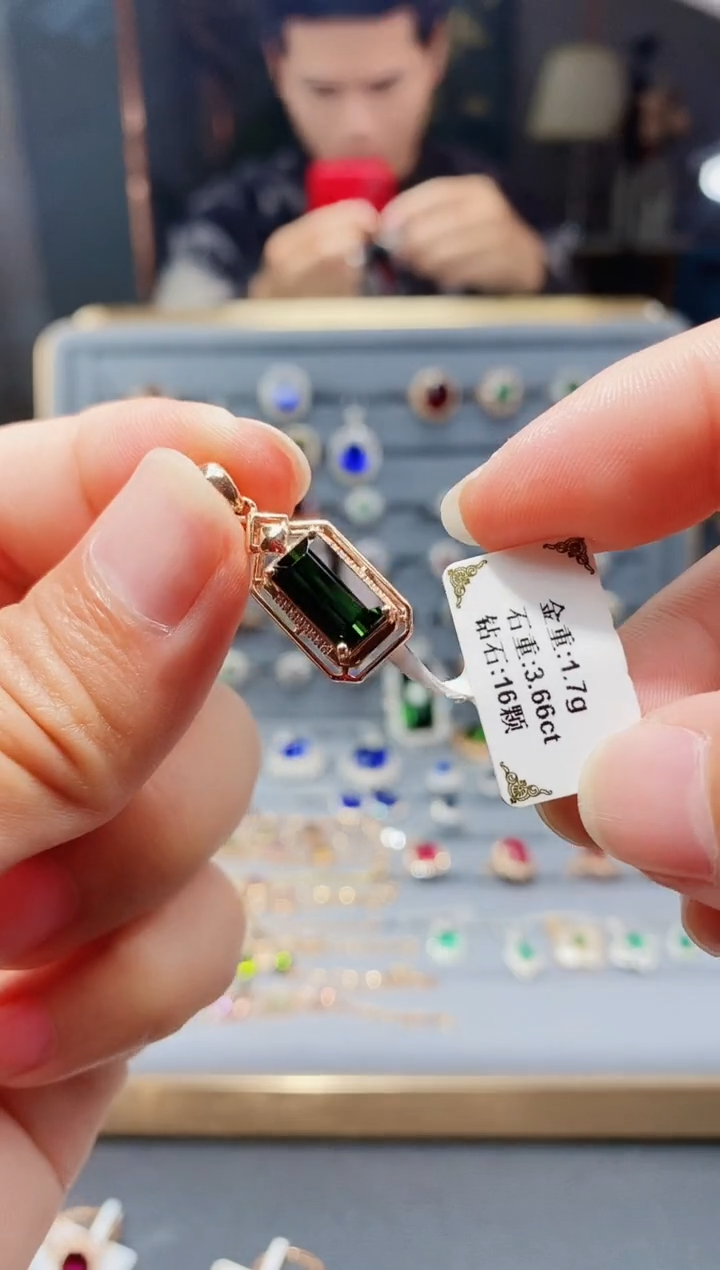 【闪购商品】碧玺颈饰18K金镶嵌3.66.