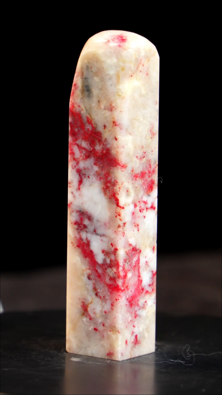 鸡血石瓷白梅花鸡血石