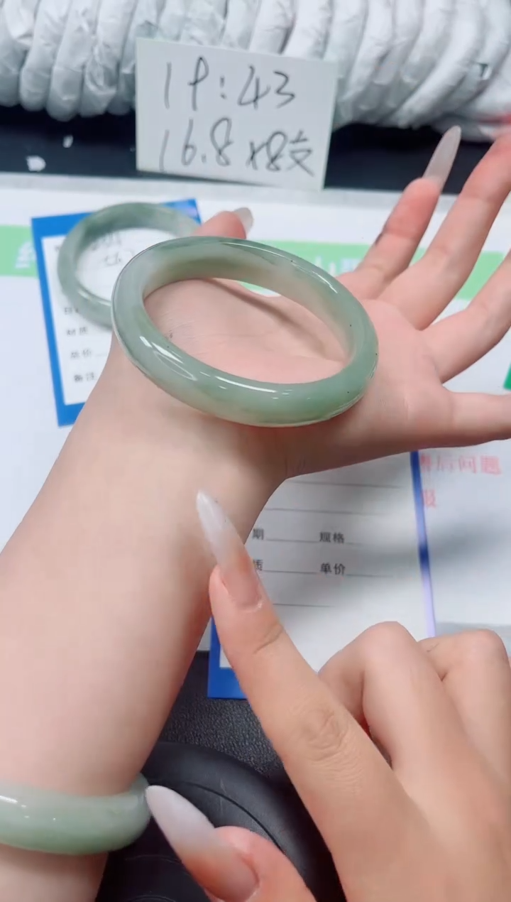 石英质玉手镯未镶嵌235-圈口：58.9