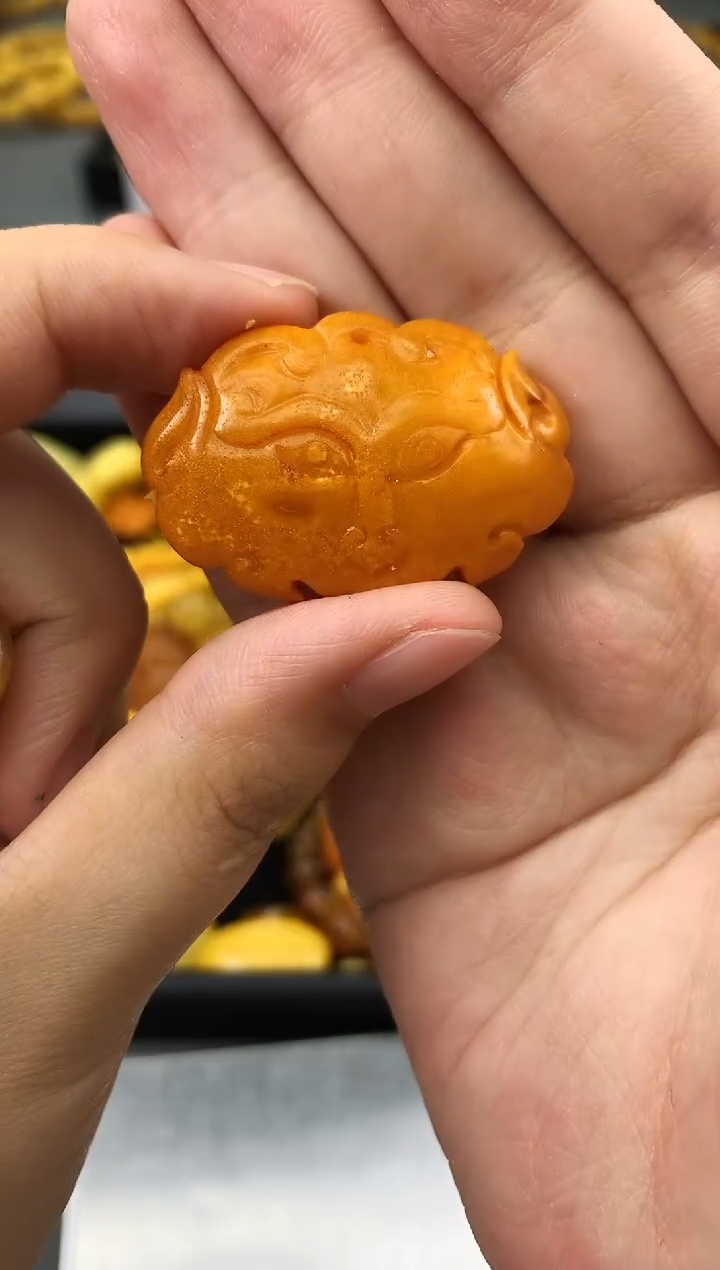 未镶嵌琥珀珠宝奇石135