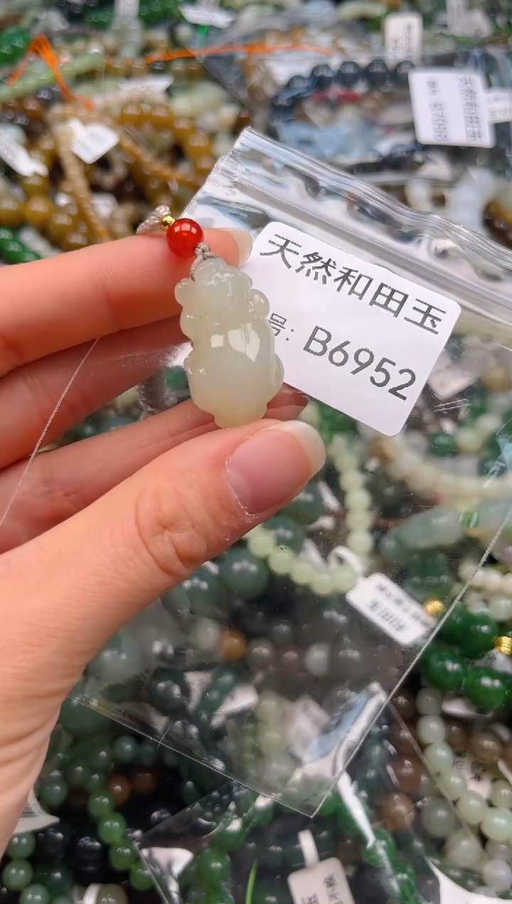 颈饰未镶嵌和田玉1