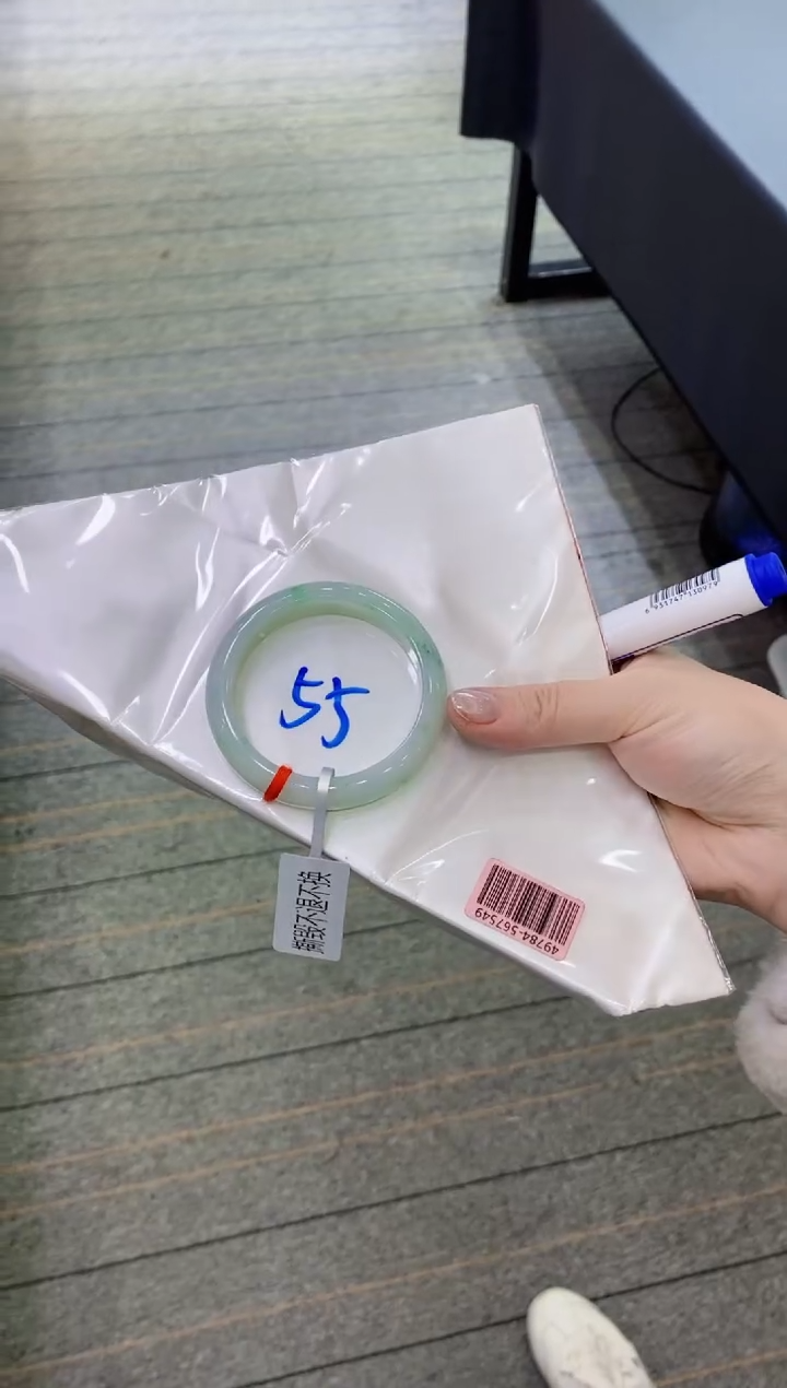 【闪购商品】翡翠手镯未镶嵌              