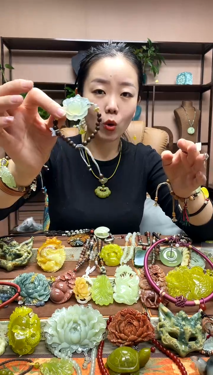 未镶嵌岫玉吊坠多样性发货发其中之一