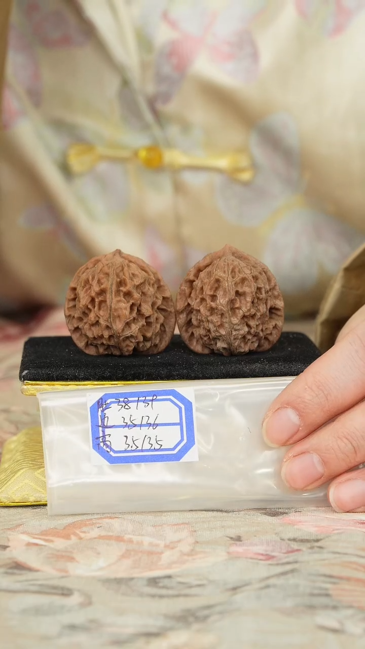 【闪购商品】文玩核桃把件非嫁接元宝