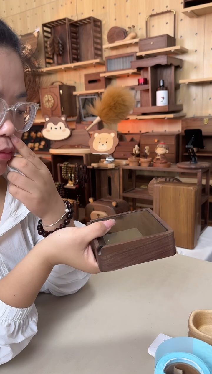 木北美黑胡桃带玻璃烟灰缸