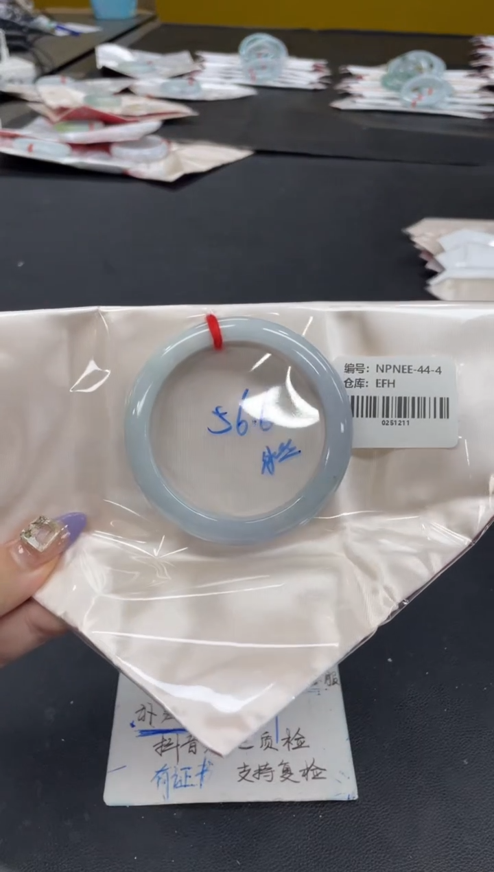 未镶嵌手镯翡翠翡翠手镯