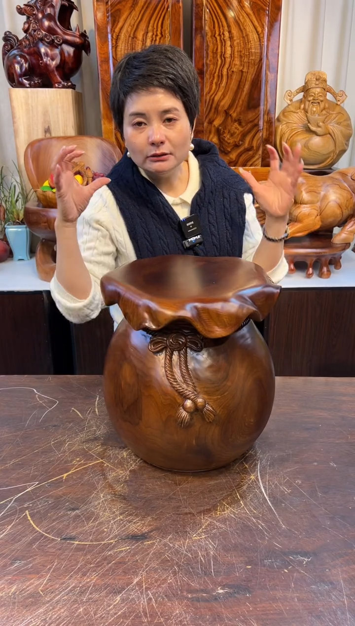 【闪购商品】稳定木黑胡桃实木创意凳子