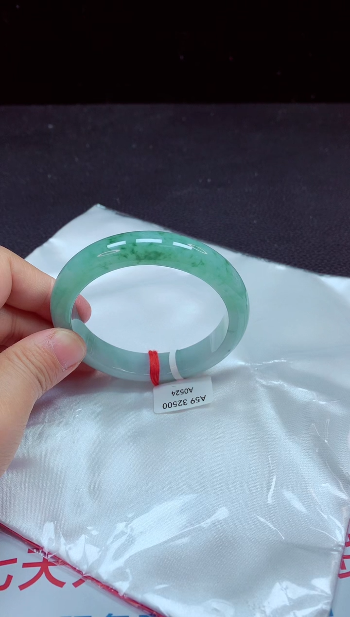 【闪购商品】翡翠手镯未镶嵌镯子59+