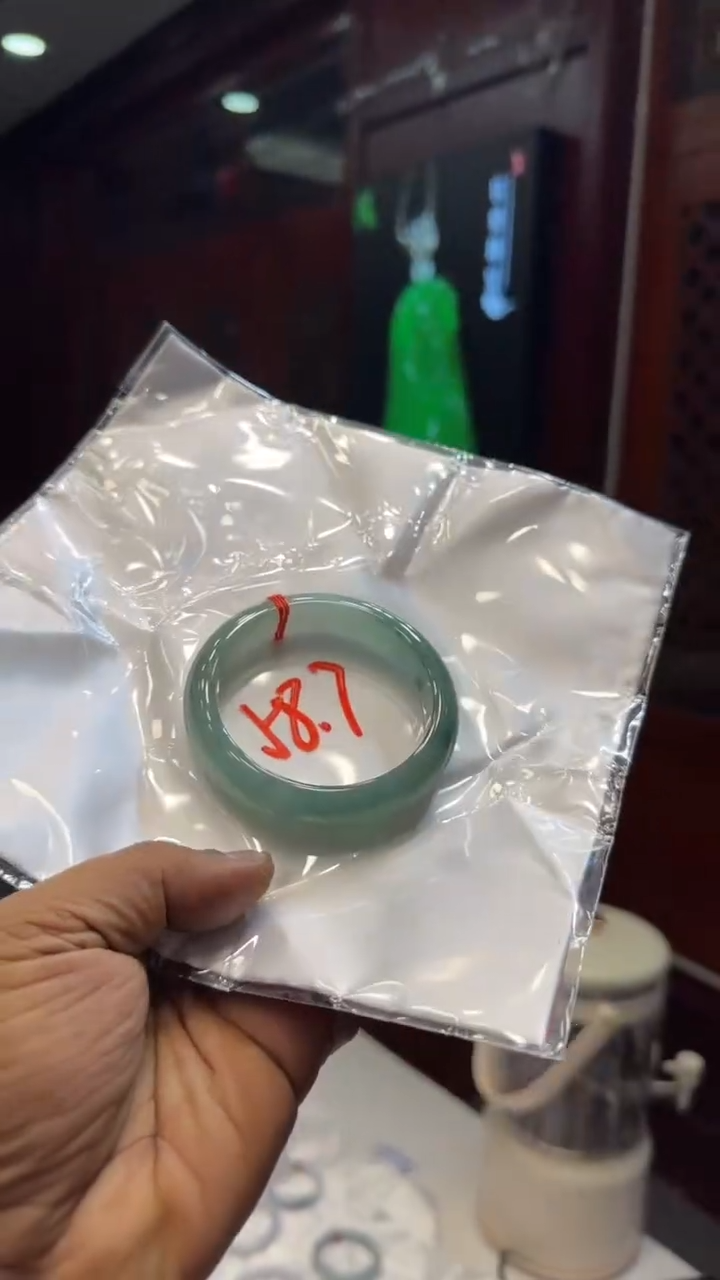 未镶嵌手镯翡翠手镯