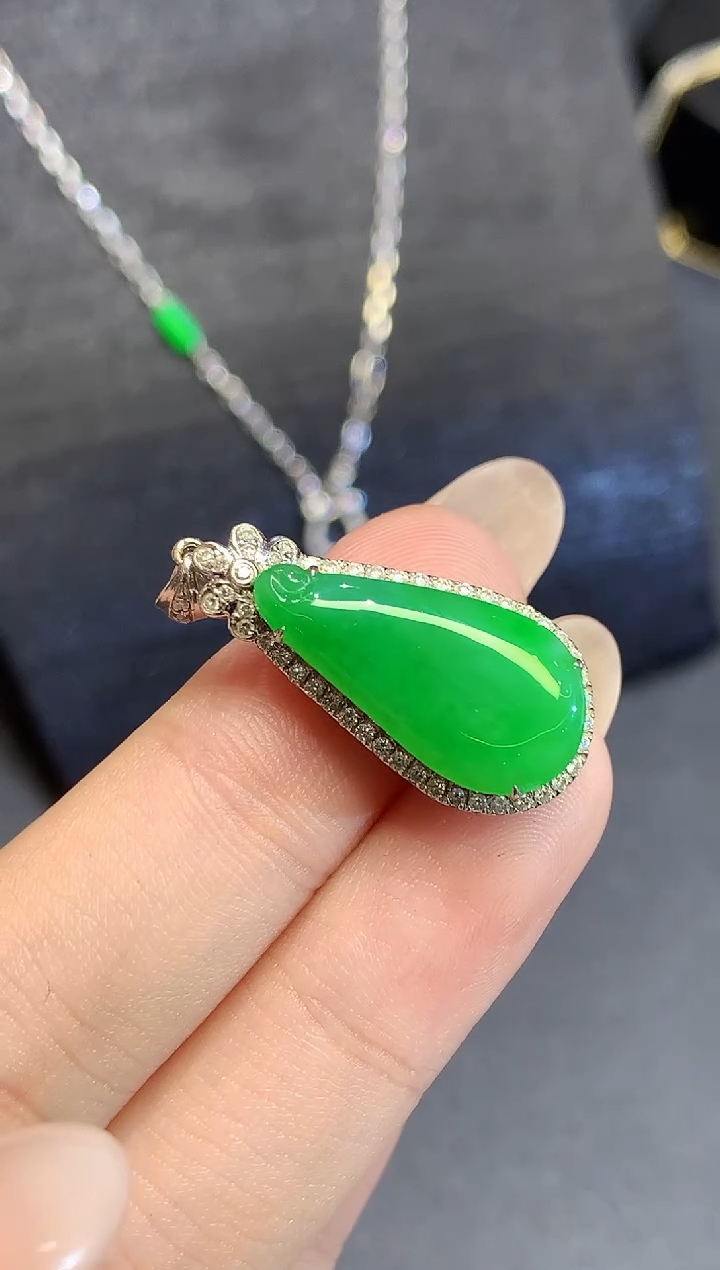 吊坠(不含链)18K金镶嵌翡翠多样性发其一