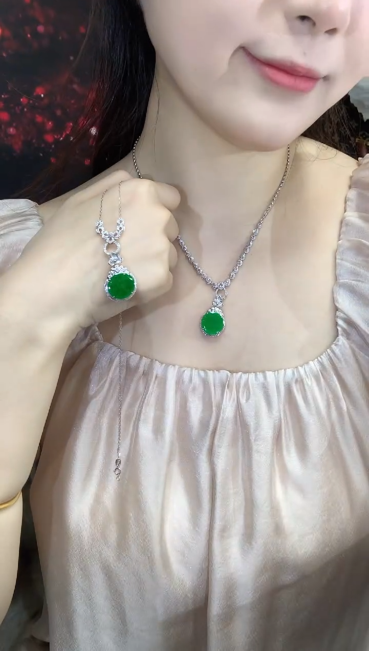 吊坠(不含链)18K金镶嵌翡翠A12多样性发一件