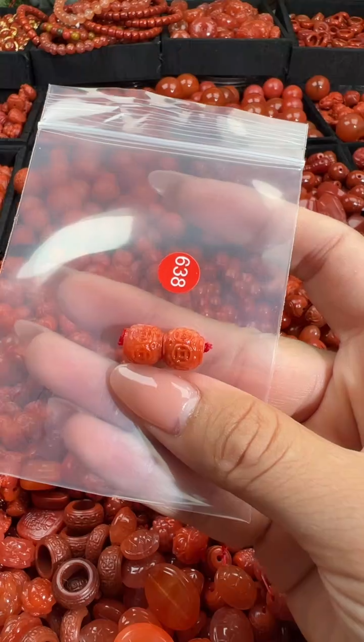 南红玛瑙未镶嵌颈饰1