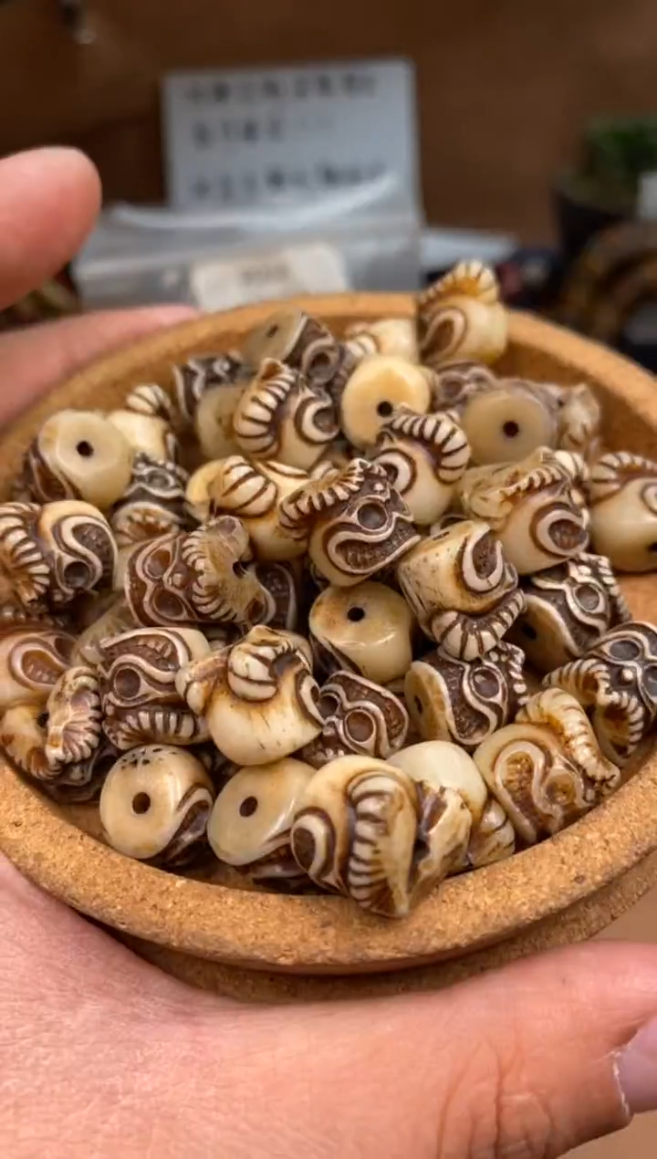 【闪购商品】牛骨其他P044-尸驼林-有棕裂