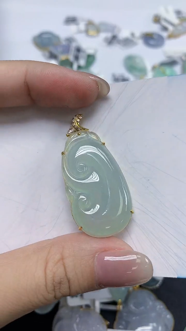 翡翠18K金镶嵌颈饰天然缅甸翡翠A货