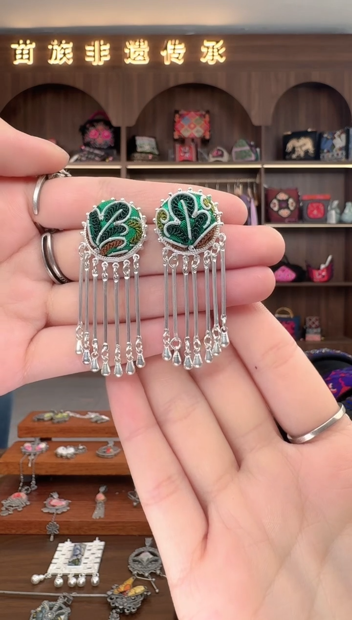 【闪购商品】织绣扶光苗绣传承82