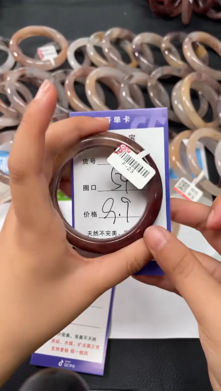 未镶嵌手镯石英质玉85