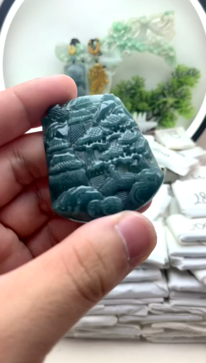 颈饰未镶嵌翡翠山水牌