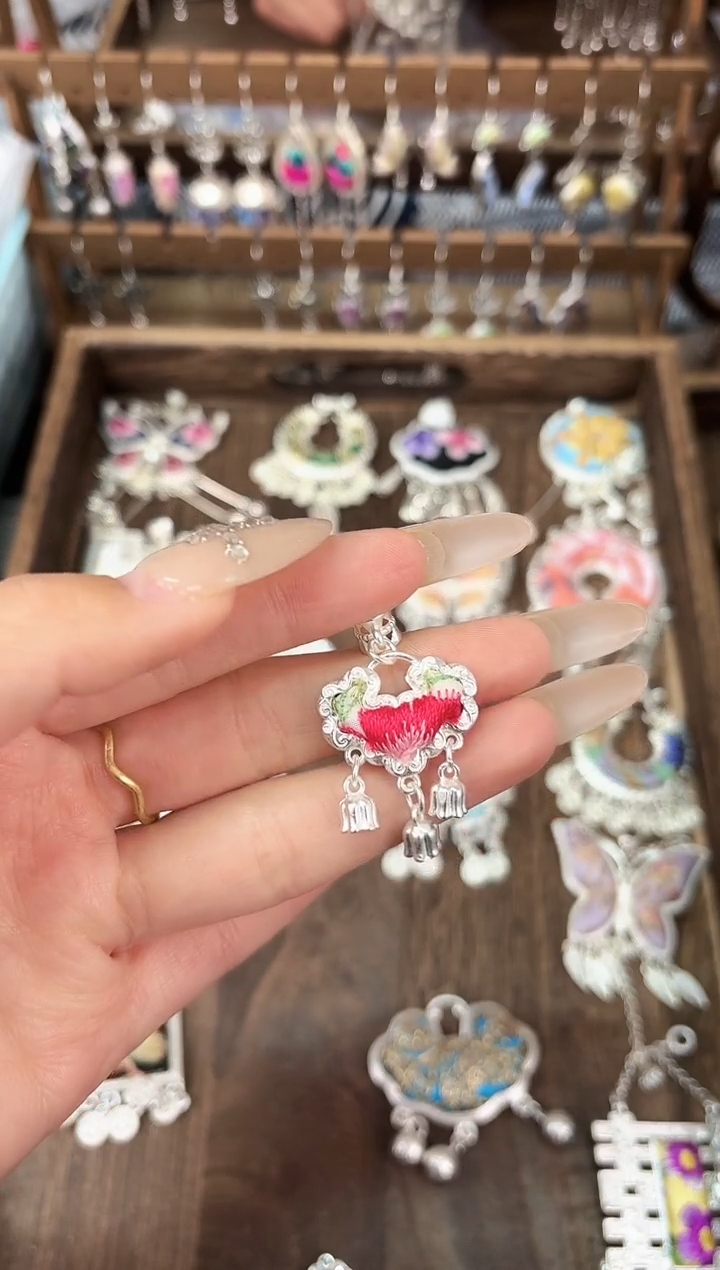 织绣民族风非遗老绣苗银饰品320