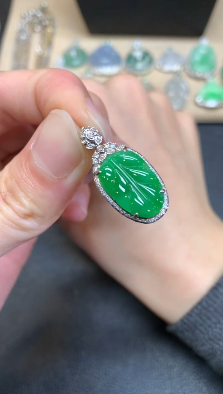 【闪购商品】翡翠颈饰18K金镶嵌叶子【无服务费】