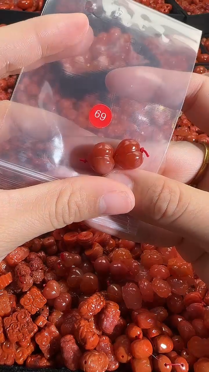 颈饰未镶嵌南红玛瑙1