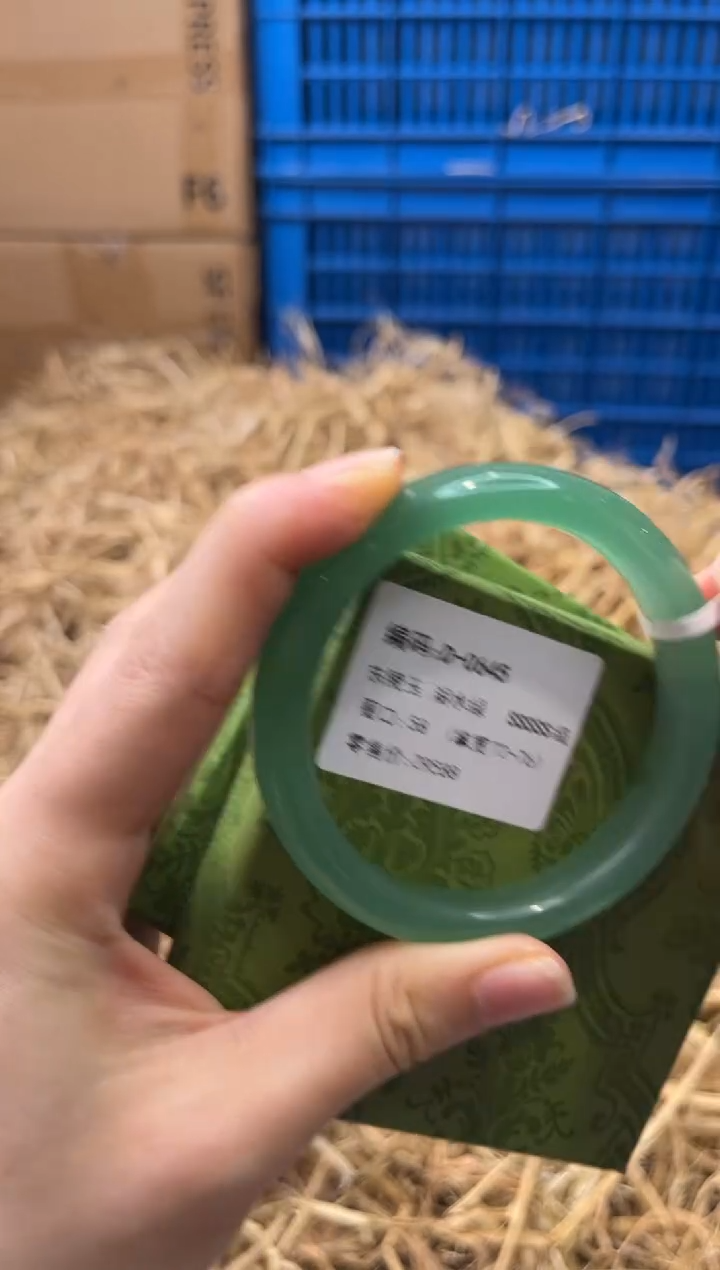 未镶嵌手镯石英质玉D-0645