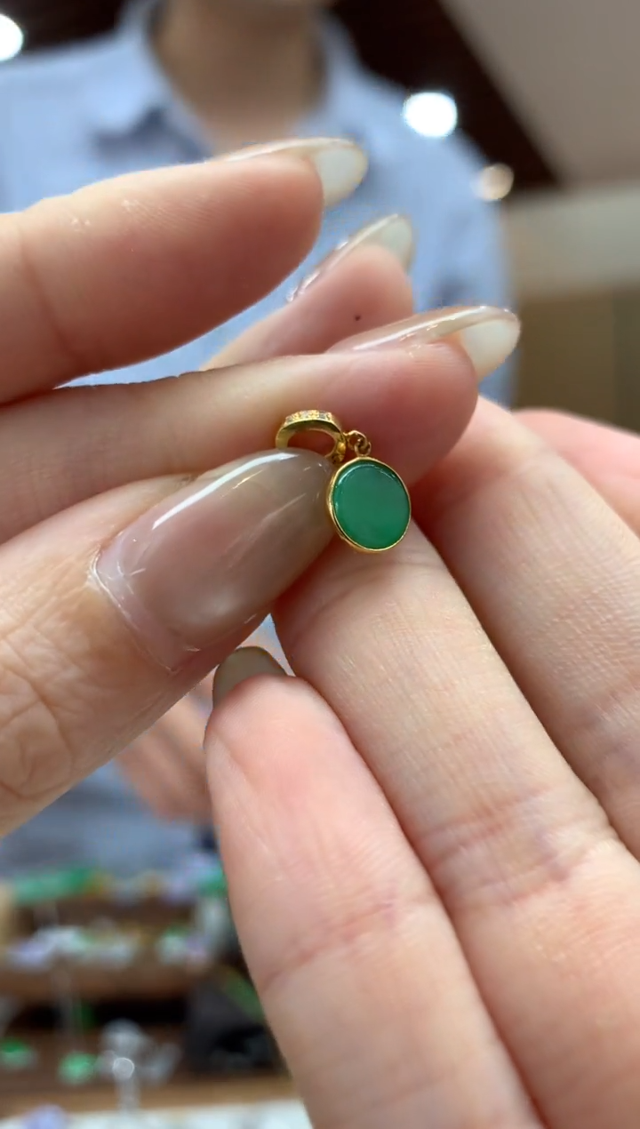 翡翠18K金镶嵌吊坠(不含链)圆牌提溜