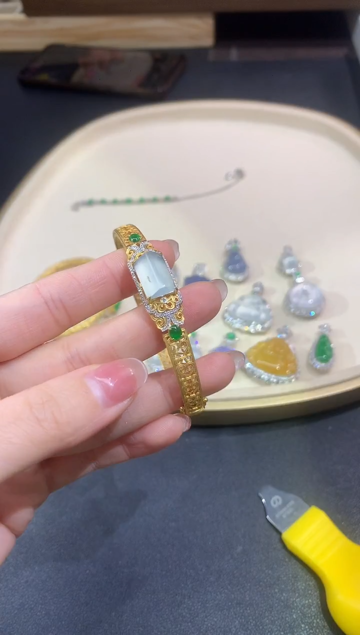 18K金镶嵌手镯翡翠A536|26800