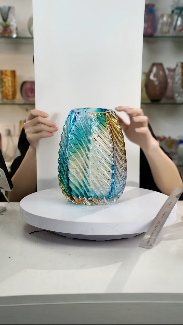 【闪购商品】琉璃高24轻奢琉璃花器正常手工痕迹